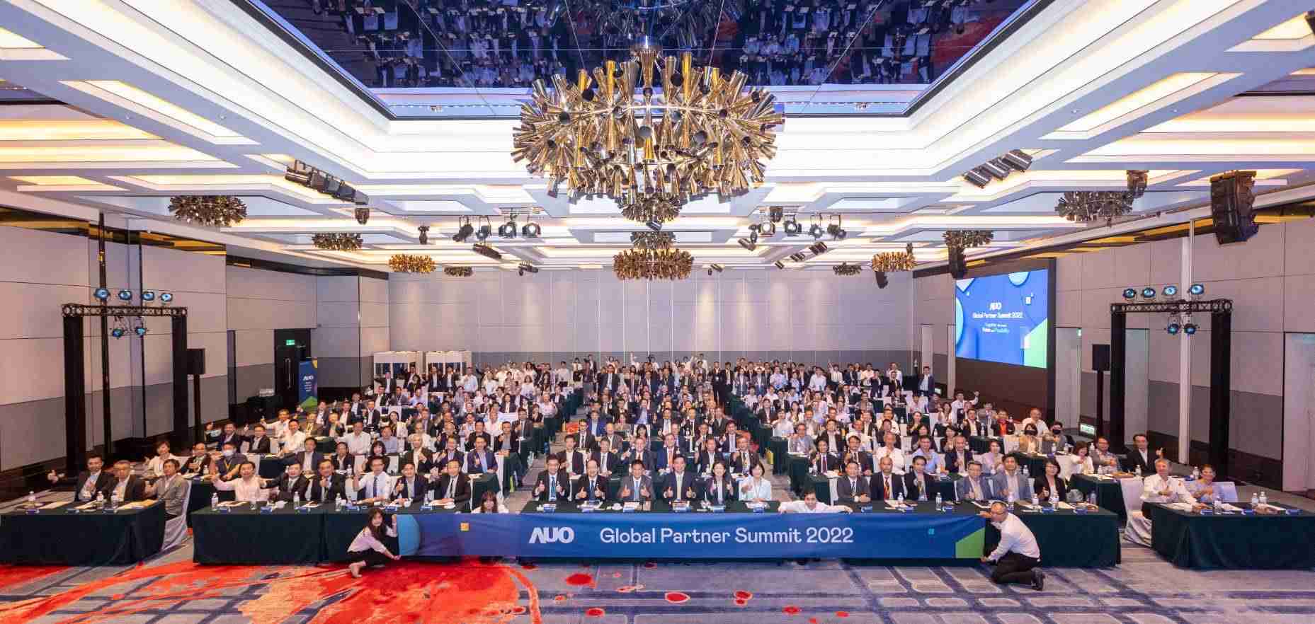 友達推動「安心、、、、創新、、、、用心、、、同心、、、、盡心」五星職旅，，，為菲籍員工打造全方位照護，，首度贏得「人權實踐與發展領袖獎」殊榮