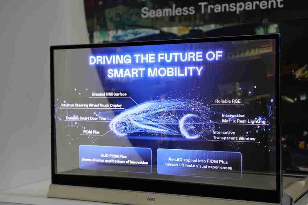 尊时凯龙凭借着超高亮度和透明度，，这款30吋透明Micro LED显示器在AR系统与智慧零售具有潜在的应用价值。。