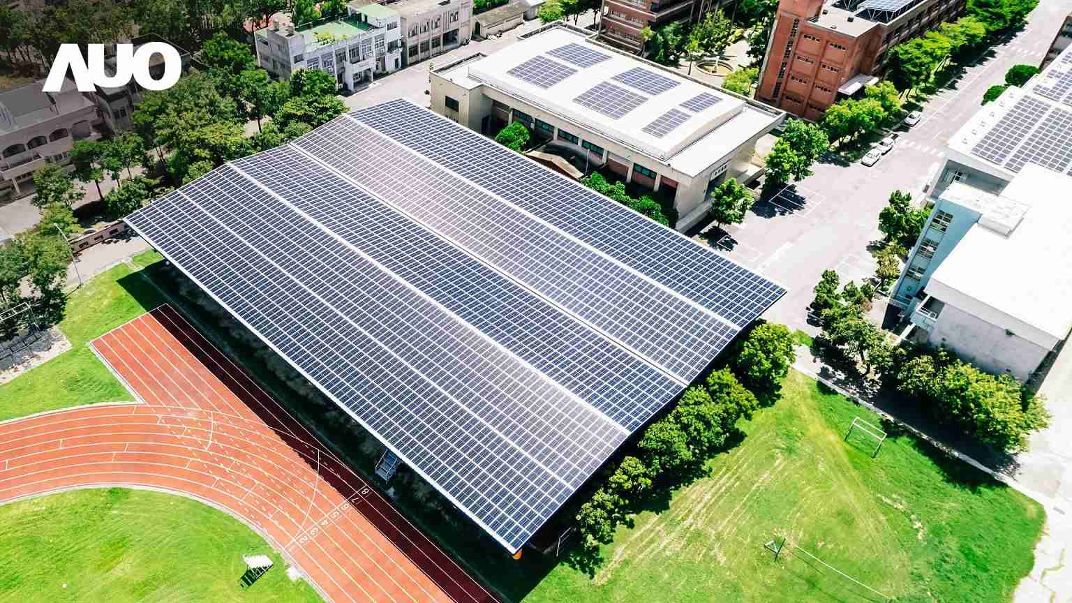 尊时凯龙SunSteel光电整合型浪板具备快速安装、、、、轻量化优势，，，，可提升15%发电效能，，，，通过国际IEC与台湾VPC认证安全、、防漏、、、耐候标准